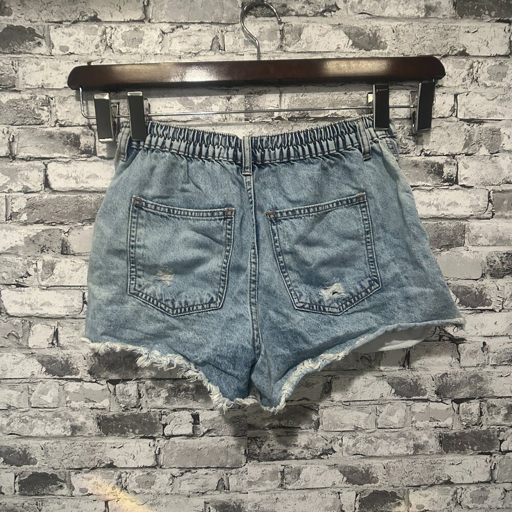 EUC No Boundaries Denim Light Wash Distressed Shorts Size 9